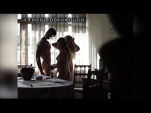 ❤️ L'amichi sessu invitanu un omu gigante è un trio cun ellu ❤️ Video sessu à porn co.sexafinkarasskaz.ru ☑