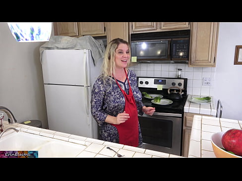 ❤️ Stepmom u munghje in cucina prima di a so data ❤️ Video sessu à porn co.sexafinkarasskaz.ru ☑
