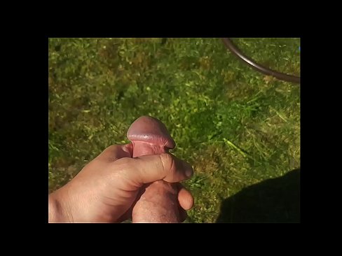 ❤️ Hottie si fa scopare a figa rosa è cums cun un squirt in un giardinu d'estate ❤️ Video sessu à porn co.sexafinkarasskaz.ru ☑