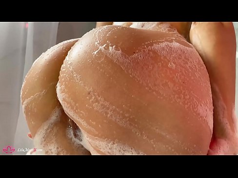 ❤️ Brunette si masturba a figa cù un vibratore per un orgasmu intensu in a doccia ❤️ Video sessu à porn co.sexafinkarasskaz.ru ☑