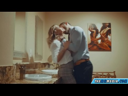 ❤️ Quandu una bionda tettona ti seduce in un bagnu publicu ❤️ Video sessu à porn co.sexafinkarasskaz.ru ☑
